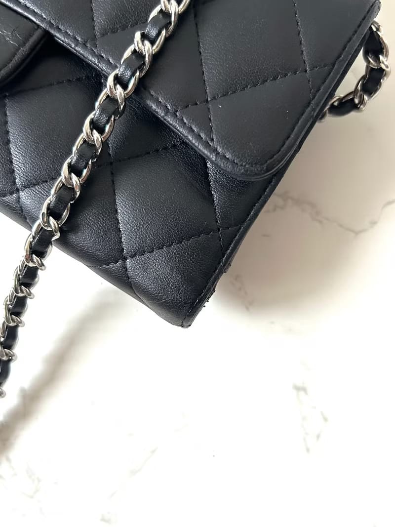 Second-hand Chanel black lambskin leather WOC shoulder bag/crossbody bag/wallet