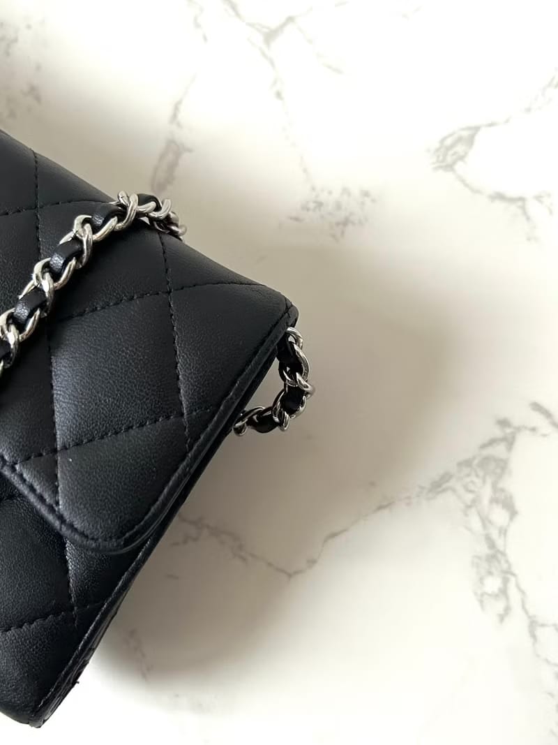Second-hand Chanel black lambskin leather WOC shoulder bag/crossbody bag/wallet