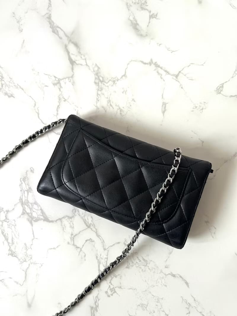 Second-hand Chanel black lambskin leather WOC shoulder bag/crossbody bag/wallet