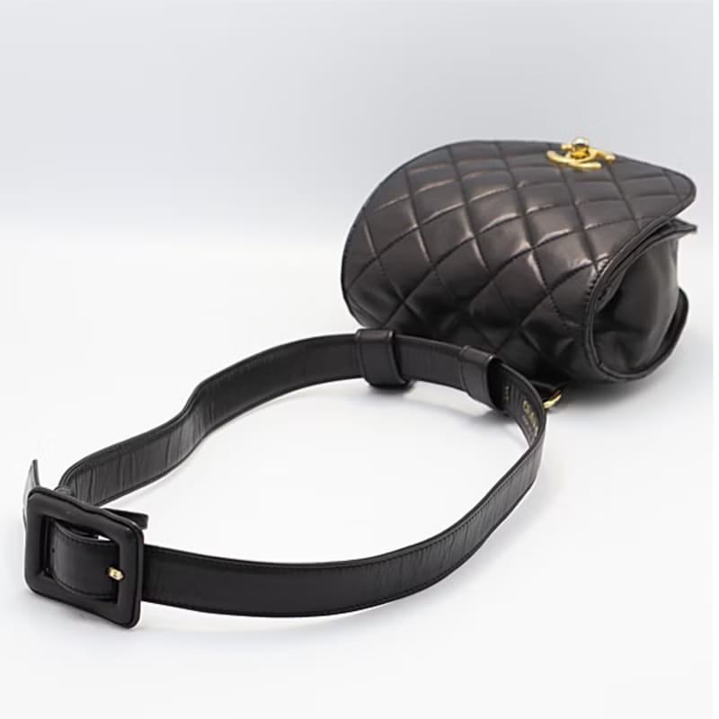 Rare second-hand Chanel black rotating gold buckle saddle shoulder bag/crossbody bag/side bag