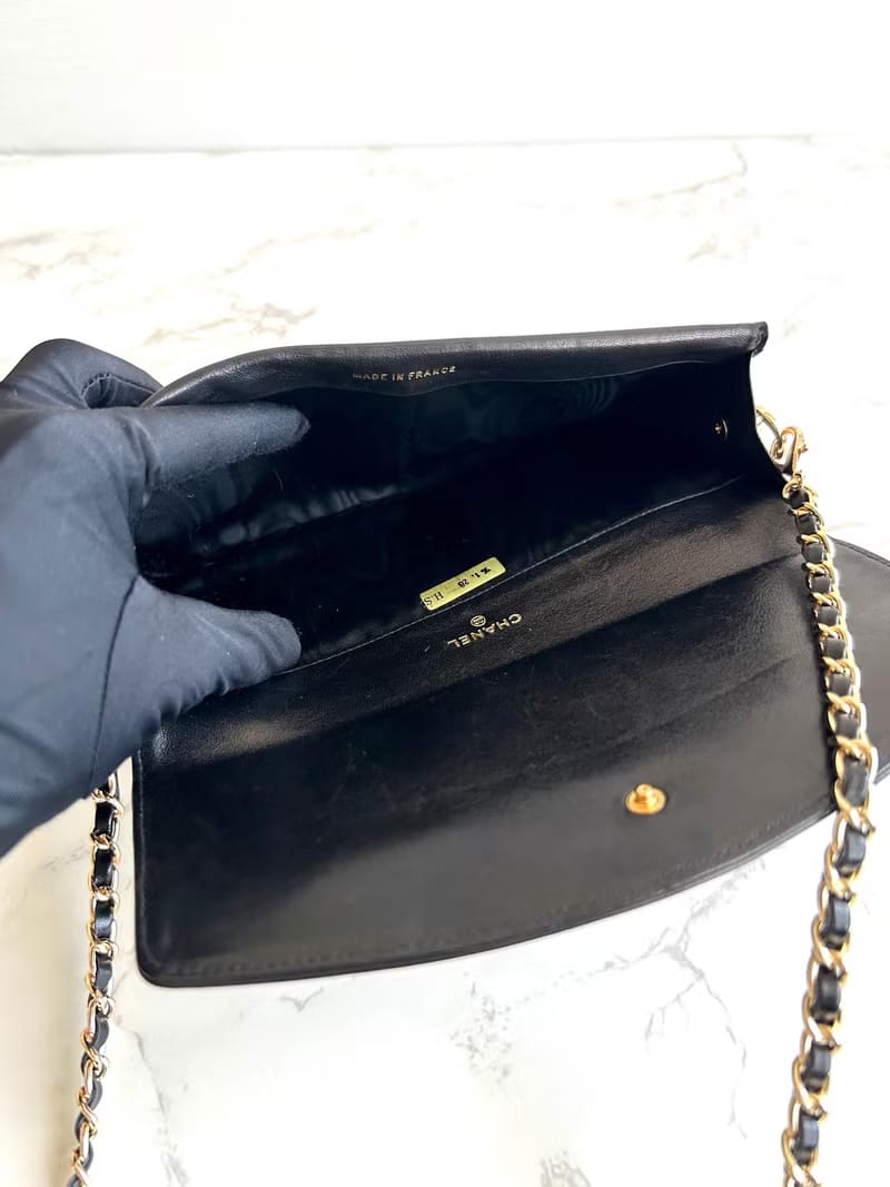 Chanel黑金色小羊皮革WOC/斜背包/側背包