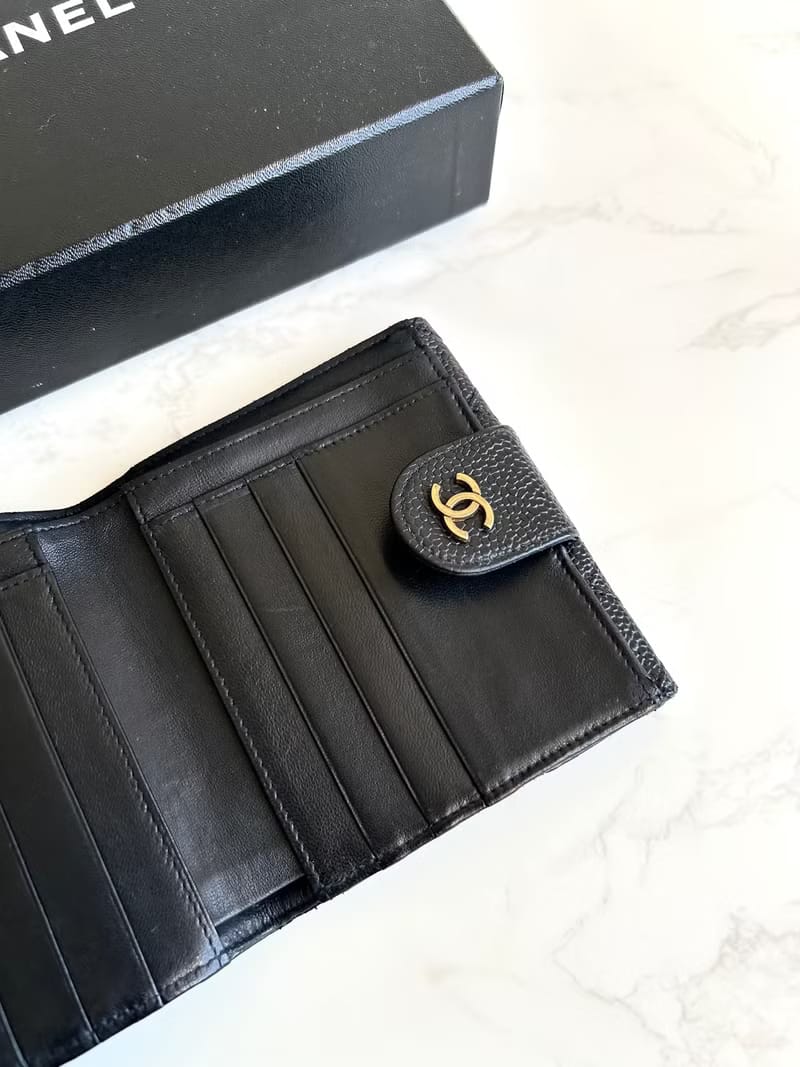 Chanel雙面魚子醬皮革黑色短夾/皮夾