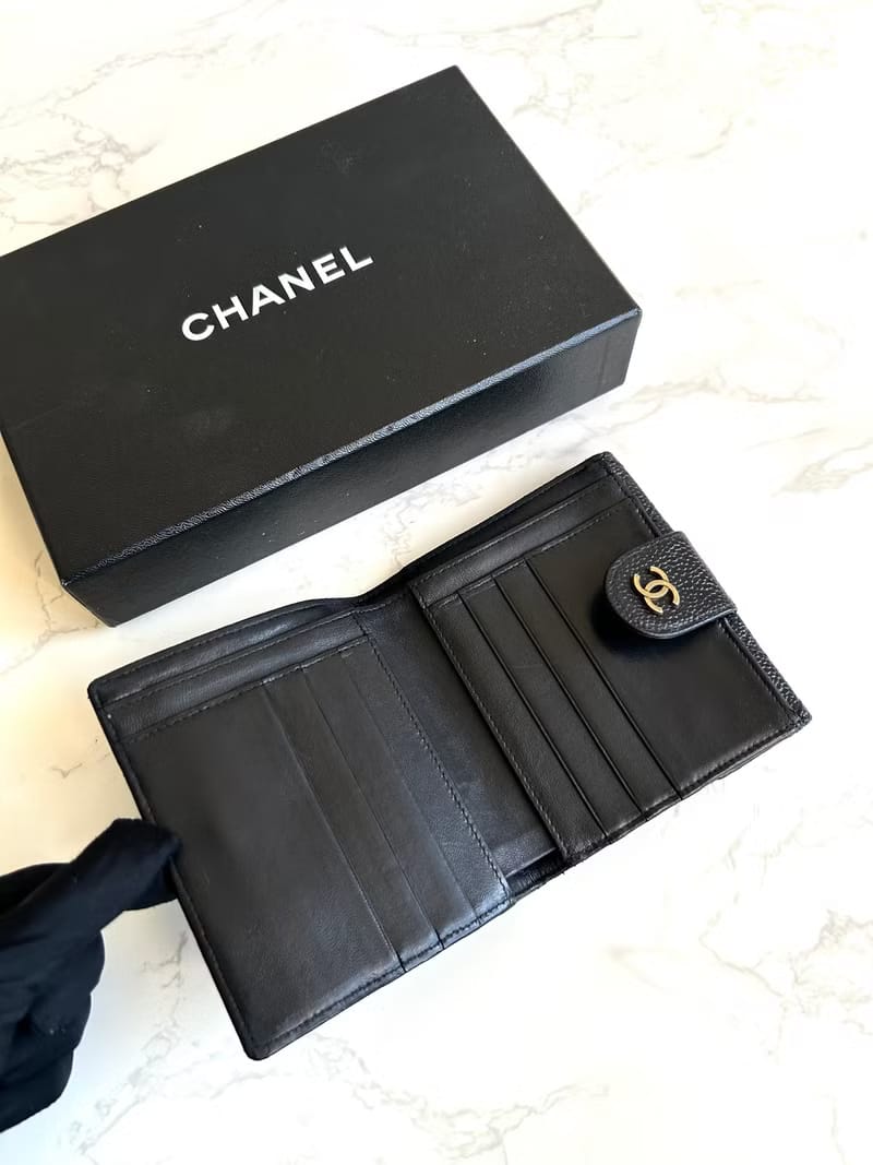 Chanel雙面魚子醬皮革黑色短夾/皮夾