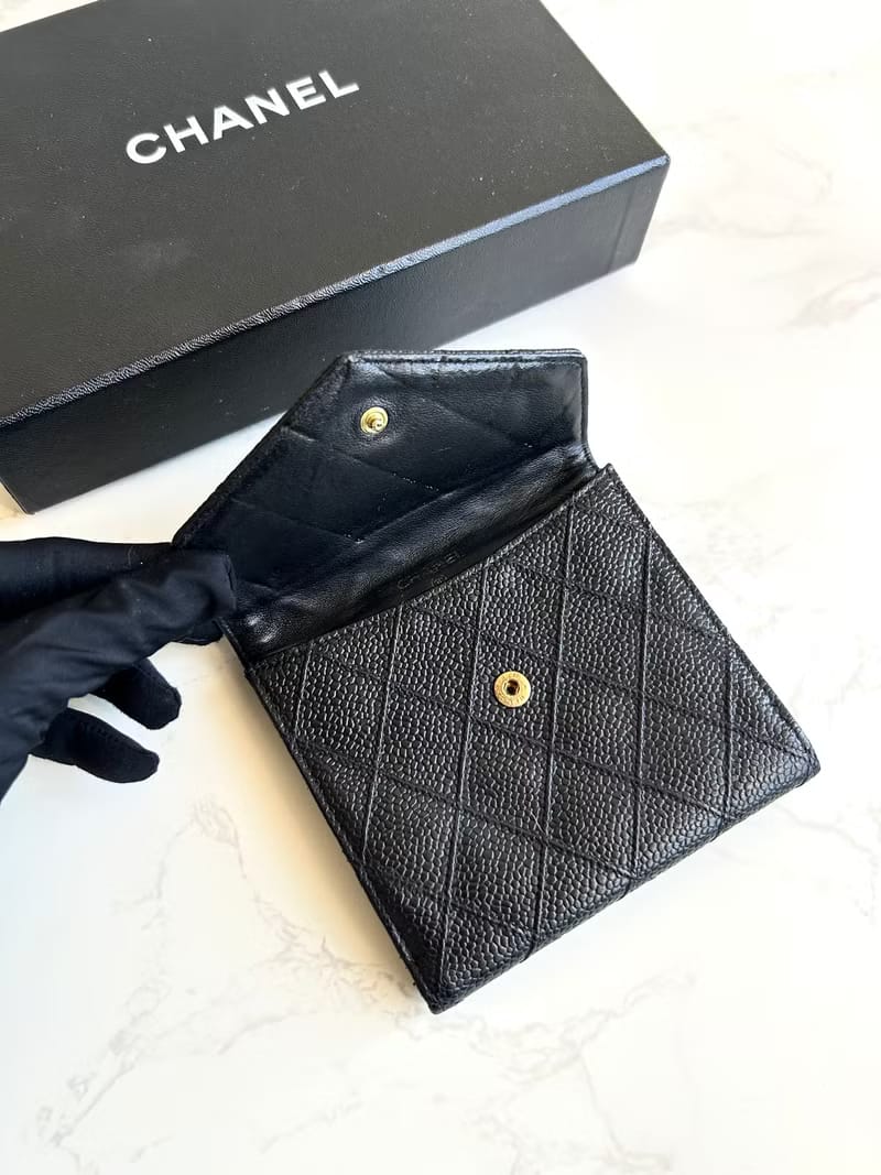 Chanel雙面魚子醬皮革黑色短夾/皮夾