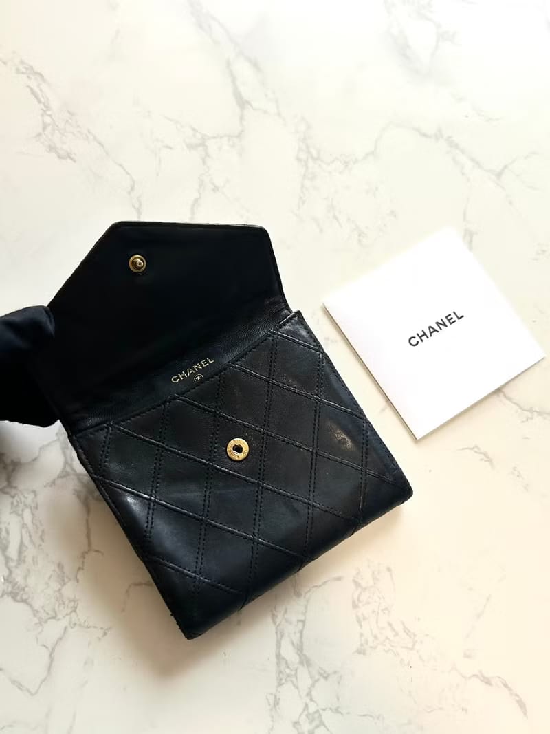 Chanel雙面小羊皮革黑色短夾/小銀包零錢手袋