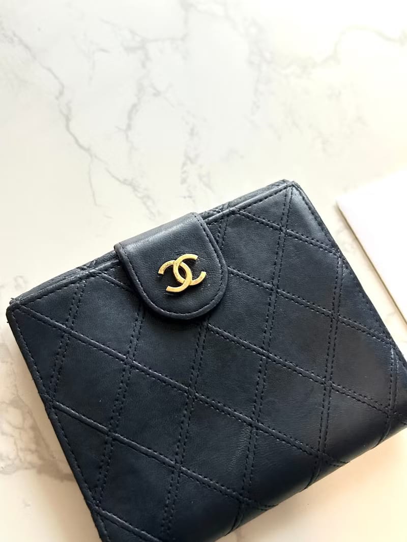 Chanel雙面小羊皮革黑色短夾/小銀包零錢手袋