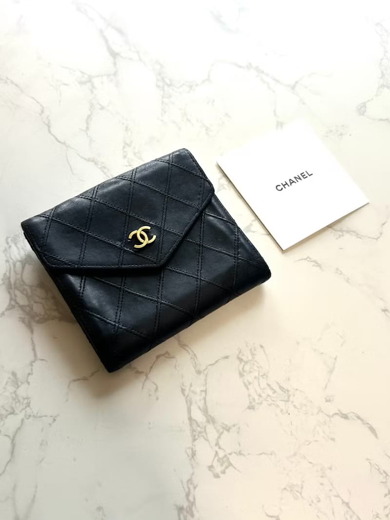Chanel雙面小羊皮革黑色短夾/小銀包零錢手袋