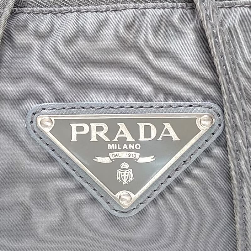 Prada 銀灰色銀標雙肩包/後背包/背囊