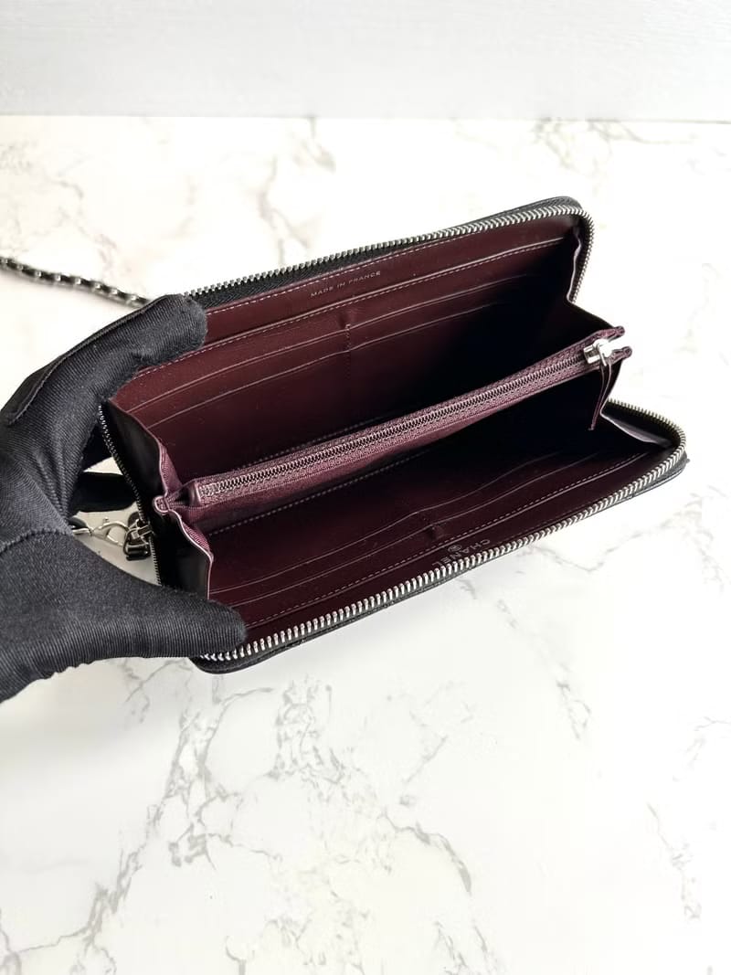 Chanel black WOC leather side bag/oblique bag/long clip