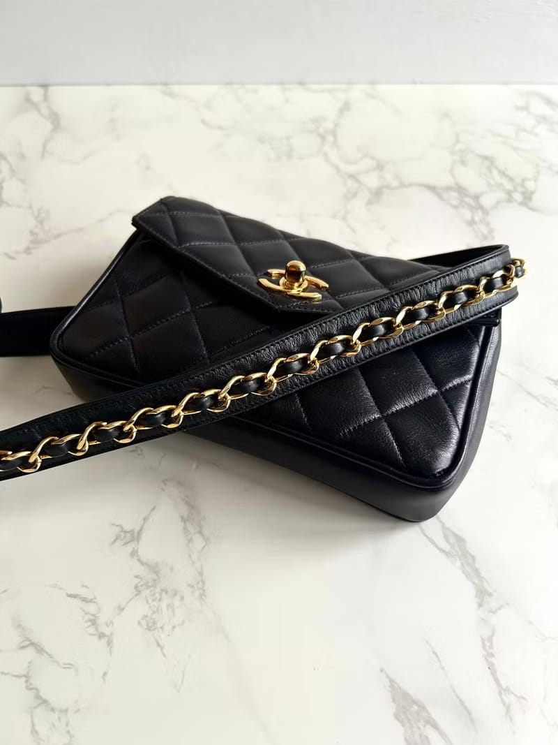 Chanel黑色金扣單肩包/腰帶包//側背包