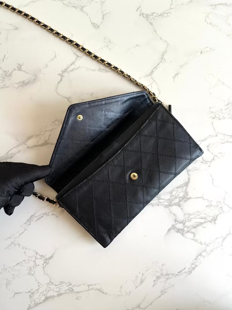 Chanel 黑色信封斜背包/單肩包/側背包