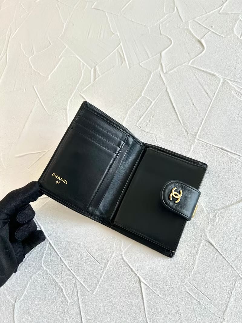中古二手Chanel黑色小羊皮金扣皮革中短夾銀包