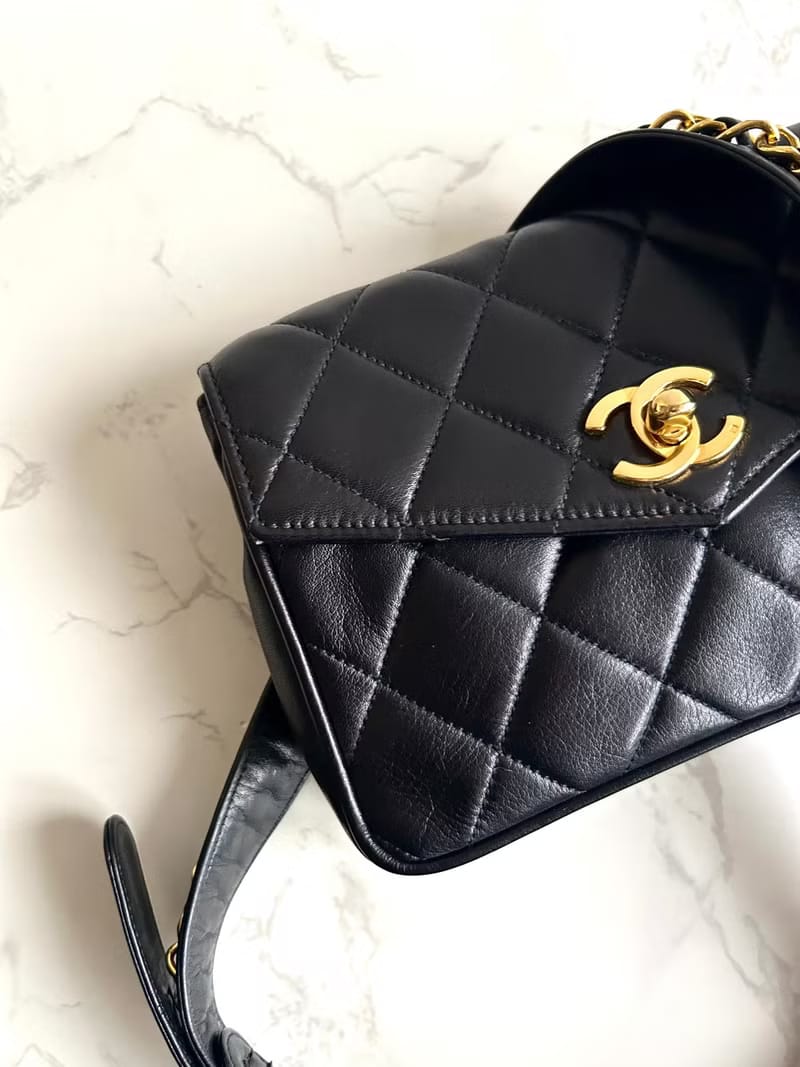 Chanel黑色金扣單肩包/腰帶包//側背包