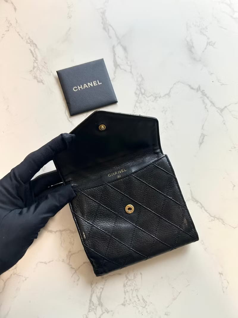 Chanel雙面魚子醬皮革Matelassé 黑色短夾/皮夾 錢包