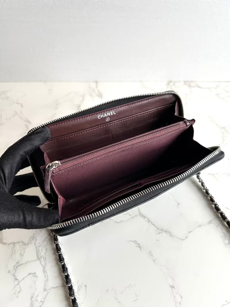Chanel black WOC leather side bag/oblique bag/long clip