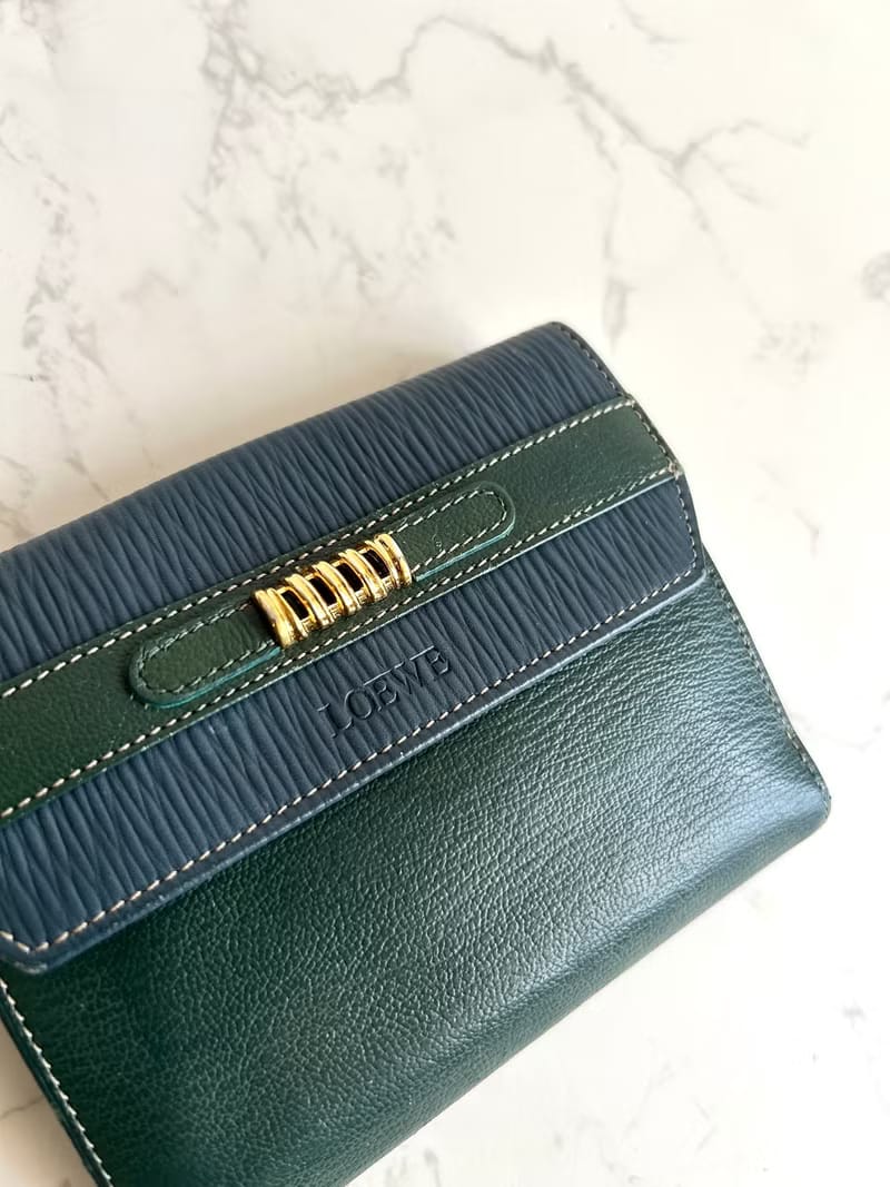 Loewe稀有藍綠色金蛇骨中夾/短夾