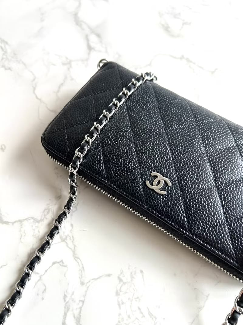 Chanel black WOC leather side bag/oblique bag/long clip