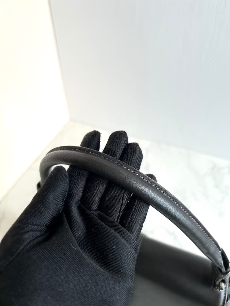 稀有Loewe焦茶色全皮Anagram Flap腋下包/側背包