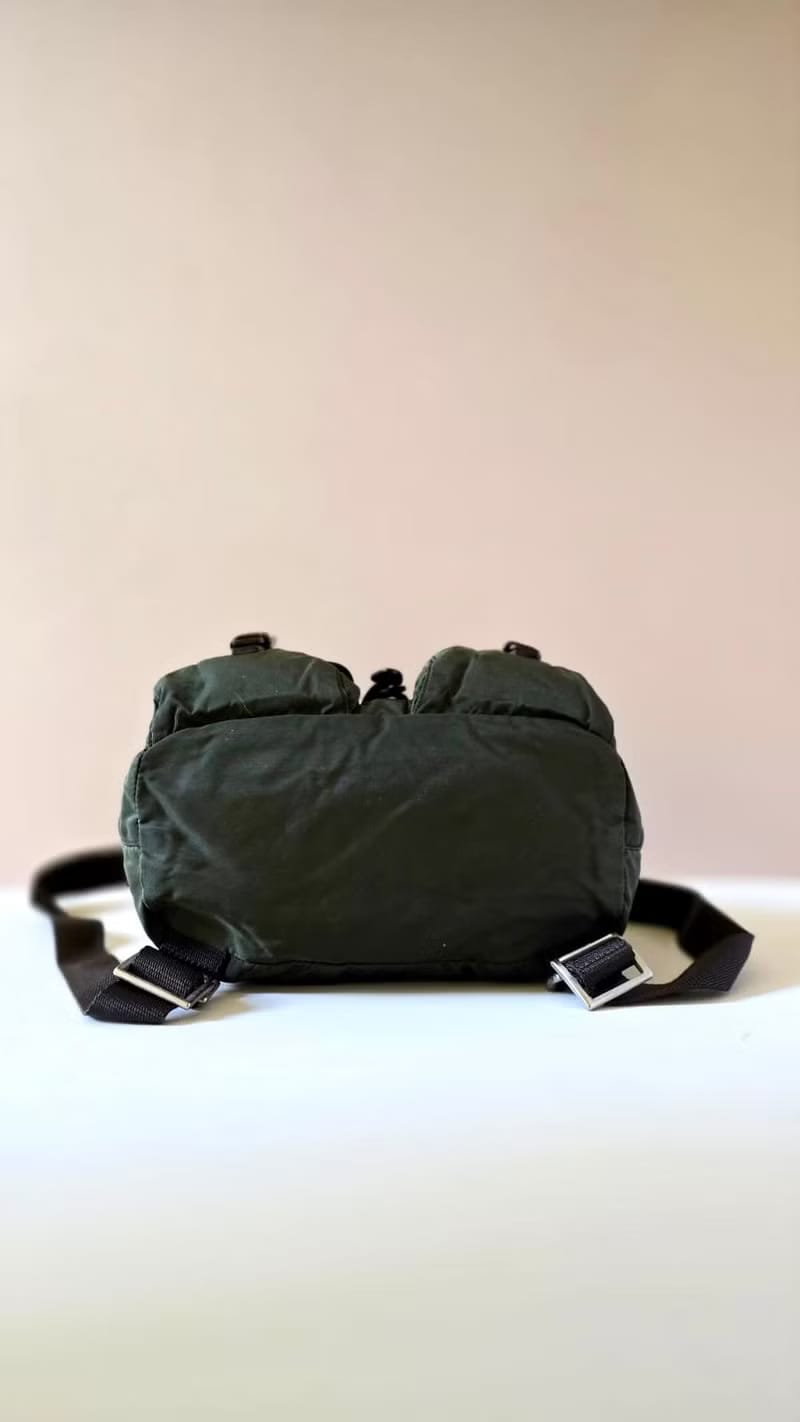 Prada橄欖綠色銀標雙肩包/後背包/背囊