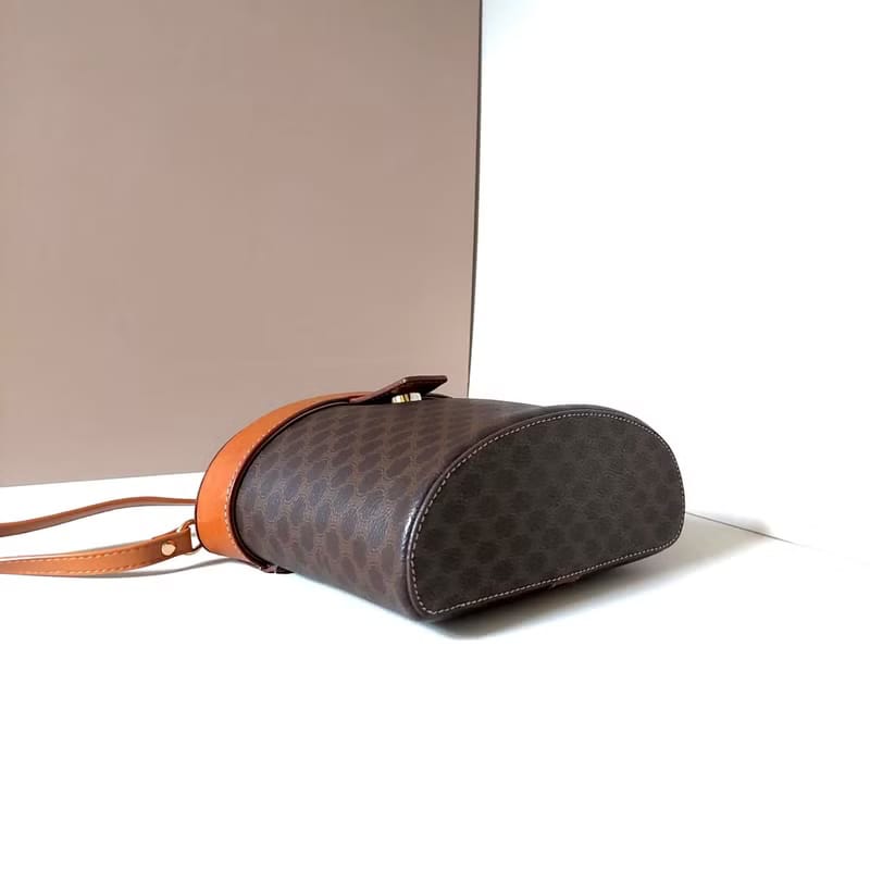 Celine coffee-colored old flower leather cosmetic chain shoulder bag/side bag/oblique bag