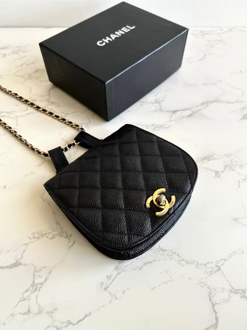 Chanel黑色金旋轉扣馬鞍包/斜背包/單肩包/側背包