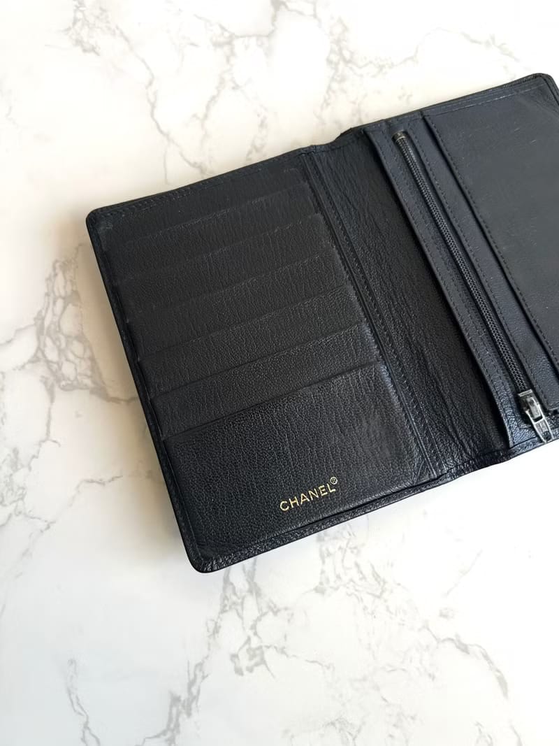 Chanel黑色皮革中短夾/旅行護照套/錢包