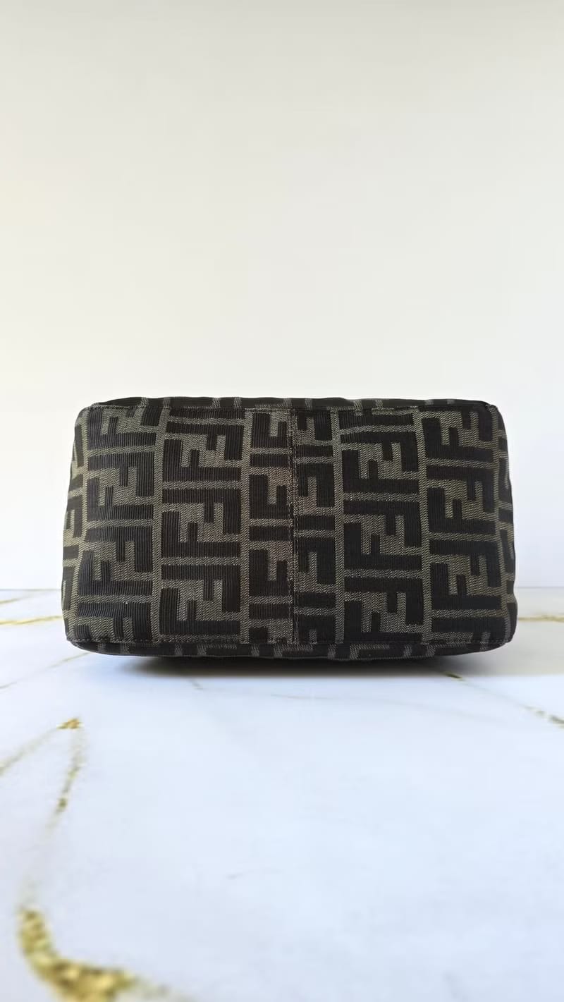 Fendi Zucca咖啡色老花Mama Baguette腋下包/側背包