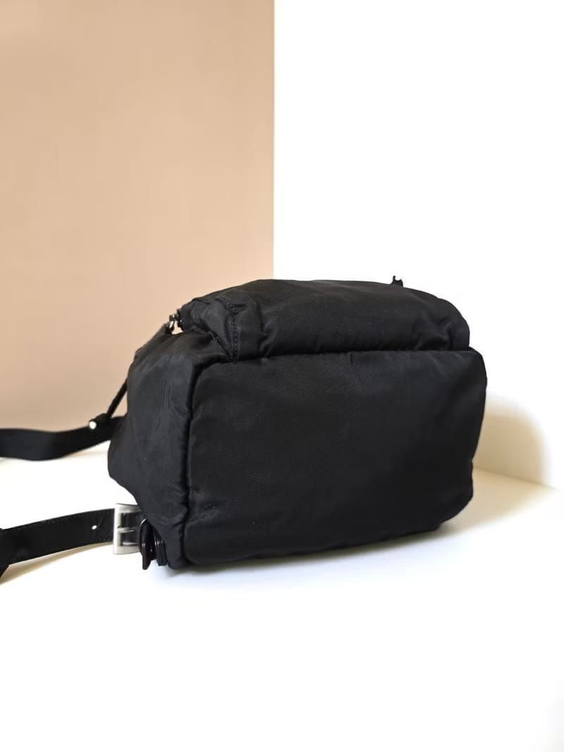 Prada黑色銀標尼龍雙肩包/後背包/背囊