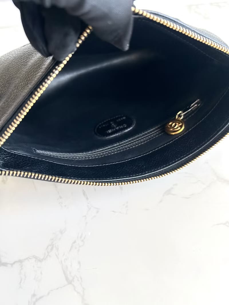 Chanel黑色魚子醬皮革斜背包/單肩包/側背包