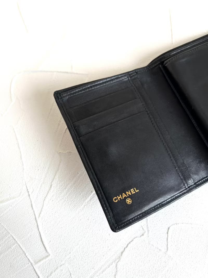 Chanel black lambskin vintage gold-plated bag short wallet/middle wallet/wallet/leather wallet