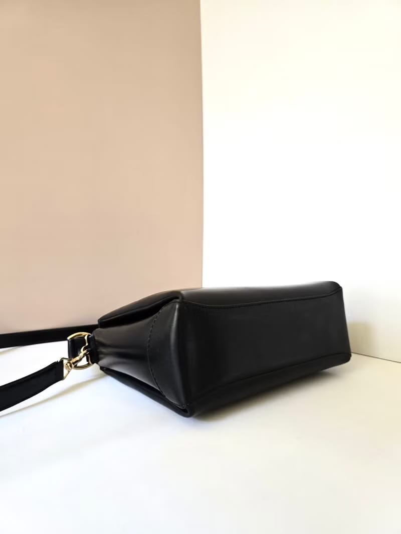 GUCCI black bamboo leather antique box shoulder bag/side bag/oblique bag