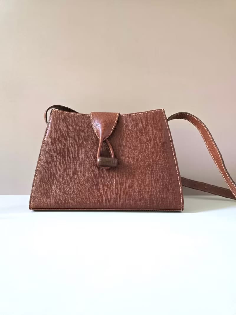 Loewe咖啡色Barcelona旋轉扣單肩包/斜背包/側背包