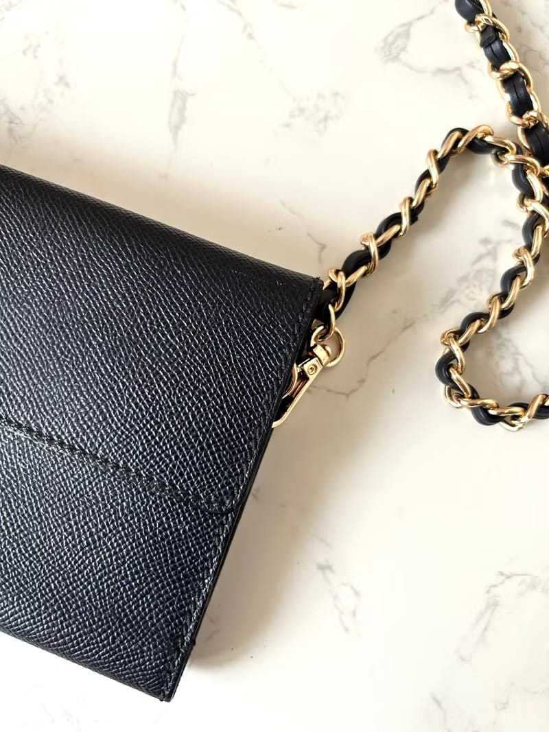 Chanel黑色皮革金扣斜背包/側背包/長夾