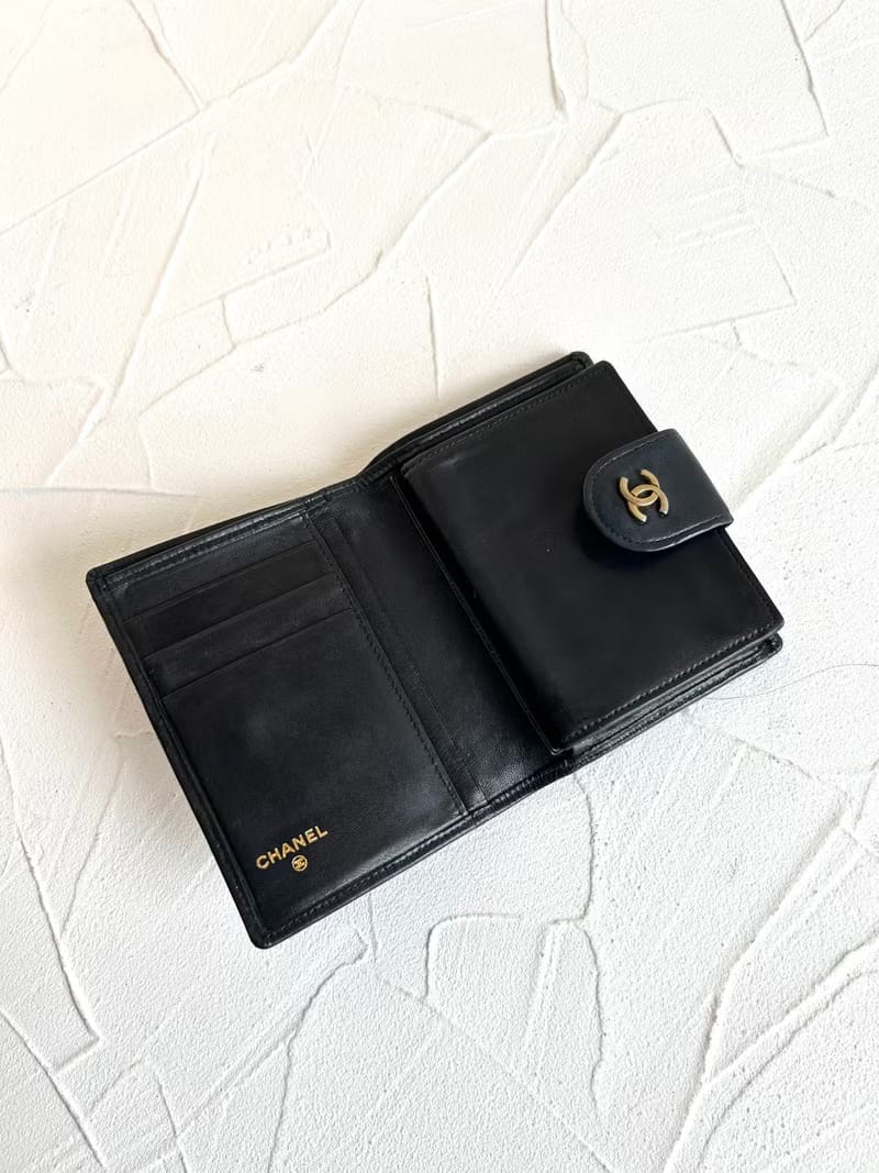 Chanel black lambskin vintage gold-plated bag short wallet/middle wallet/wallet/leather wallet