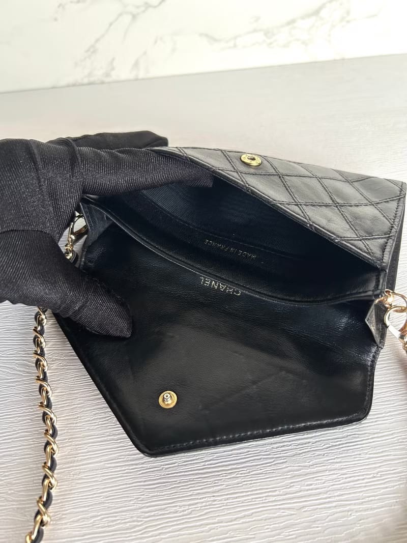 Chanel黑色信封翻蓋斜背包/單肩包/側背包