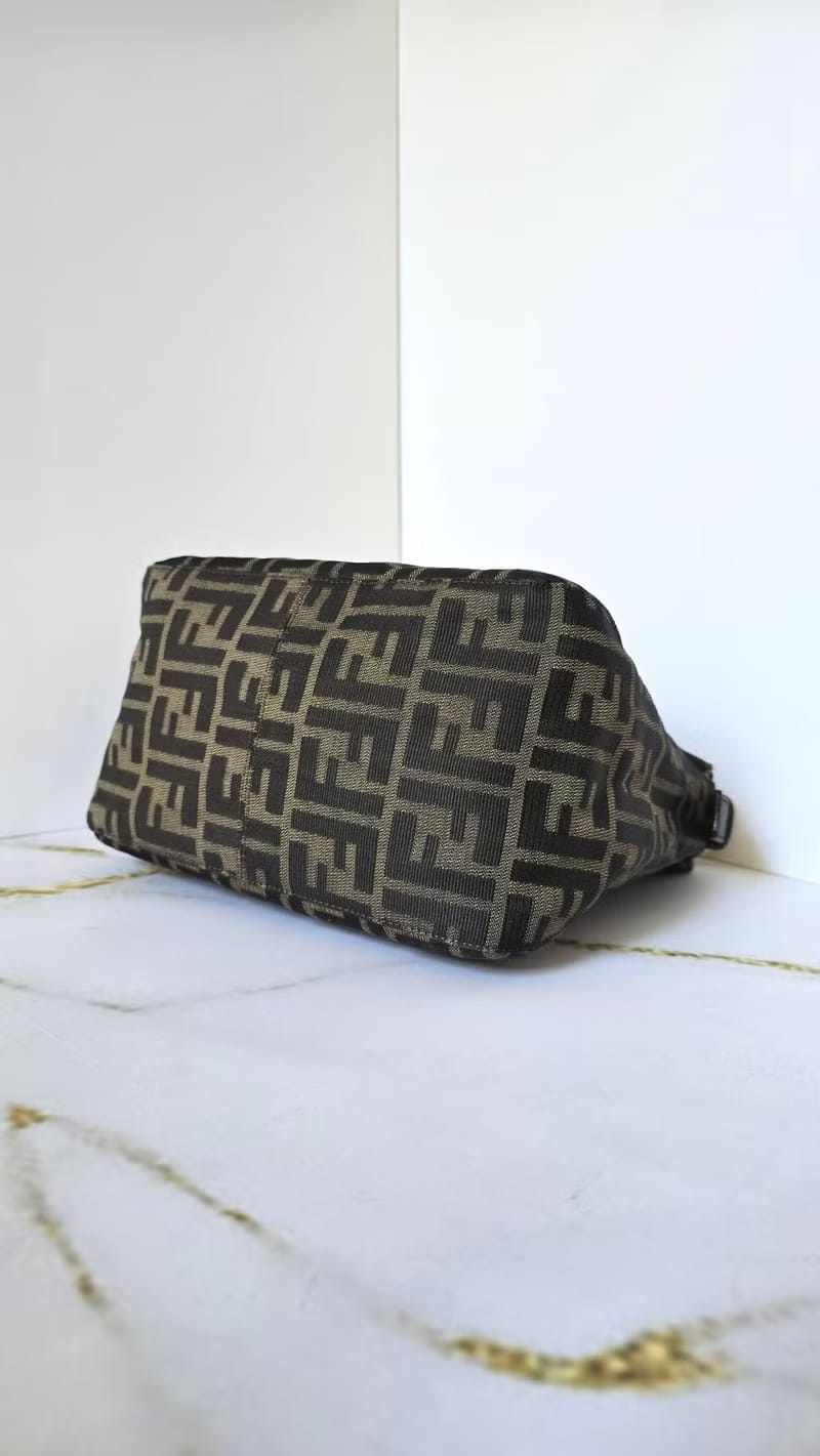 Fendi Zucca咖啡色老花Mama Baguette腋下包/側背包