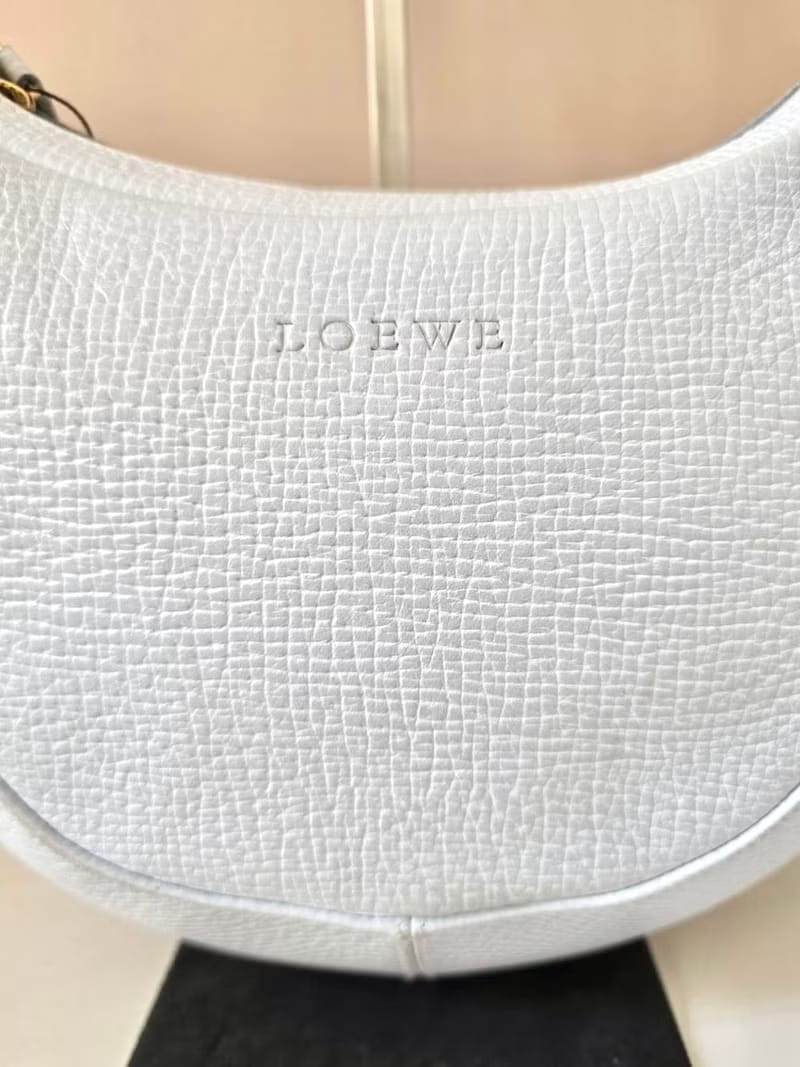 Loewe淺藍半月復古Hobo腋下包/側背包/單肩包