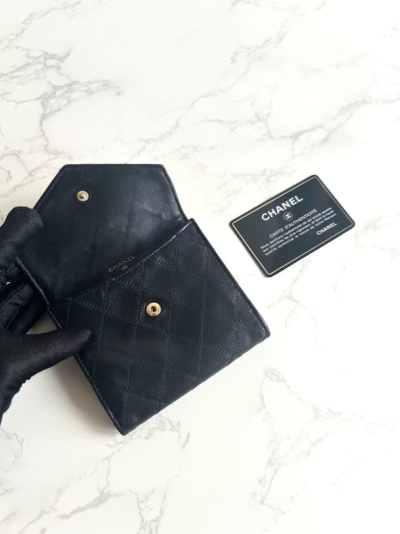 中古二手Chanel雙面小羊皮革黑色短夾銀包