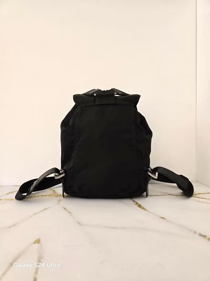 Prada黑色銀標尼龍雙肩包/後背包/背囊