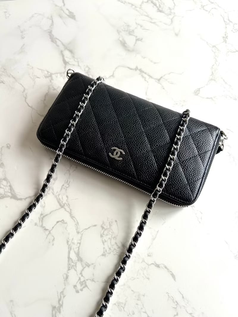 Chanel black WOC leather side bag/oblique bag/long clip