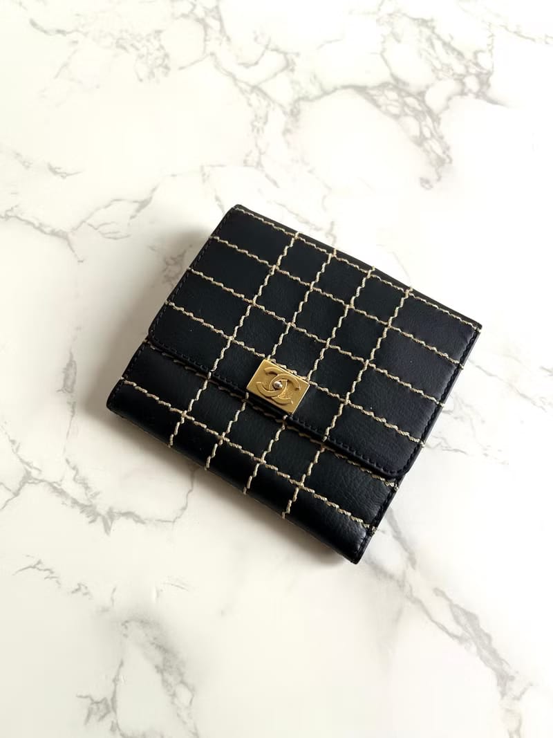 稀有中古二手Chanel黑色外縫線金扣皮革短夾銀包