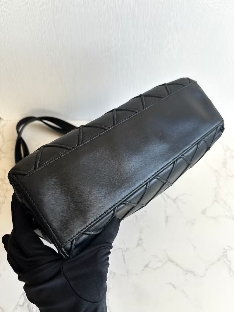 Chanel黑銀旋轉扣華夫餅凱莉包/單肩包/側背包