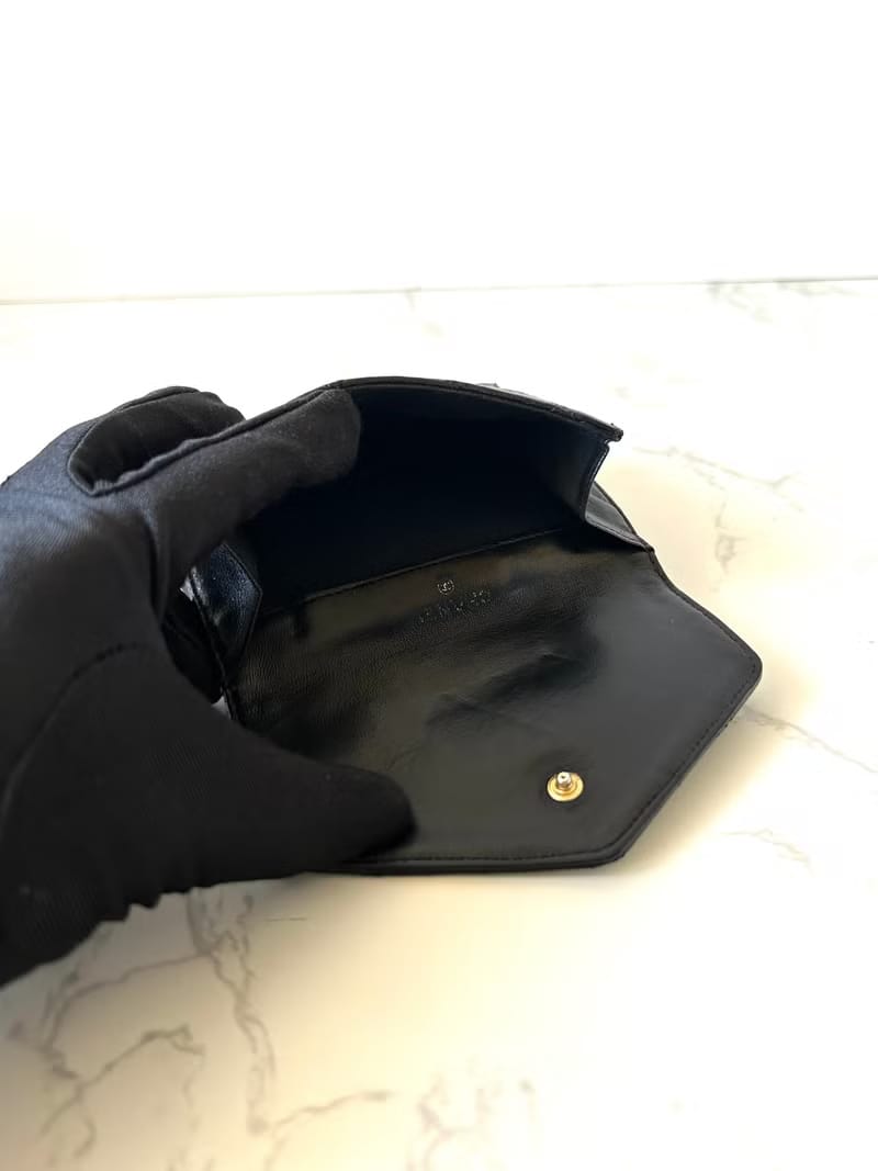 Chanel雙面小羊皮革黑色短夾小銀包