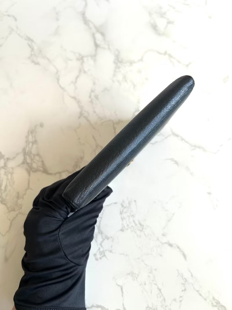 Chanel黑色皮革中短夾/旅行護照套/錢包