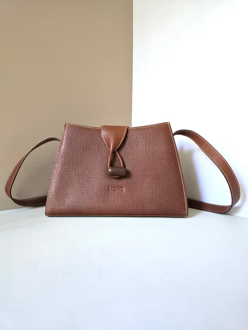 Loewe咖啡色Barcelona旋轉扣單肩包/斜背包/側背包