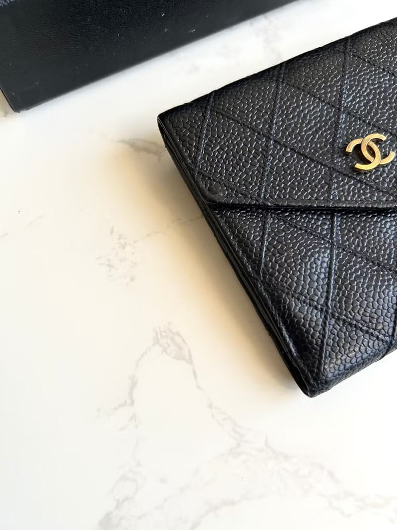 Chanel雙面魚子醬皮革黑色短夾/皮夾