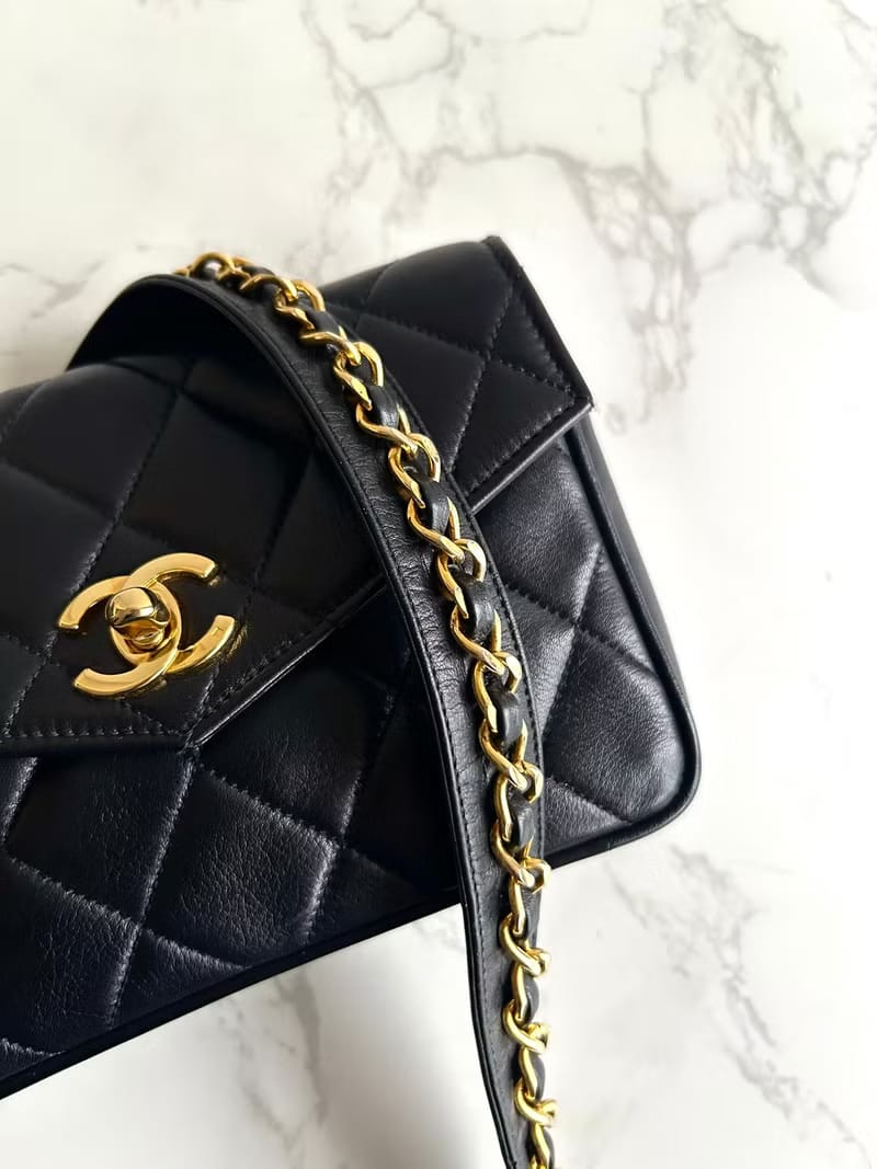 Chanel黑色金扣單肩包/腰帶包//側背包