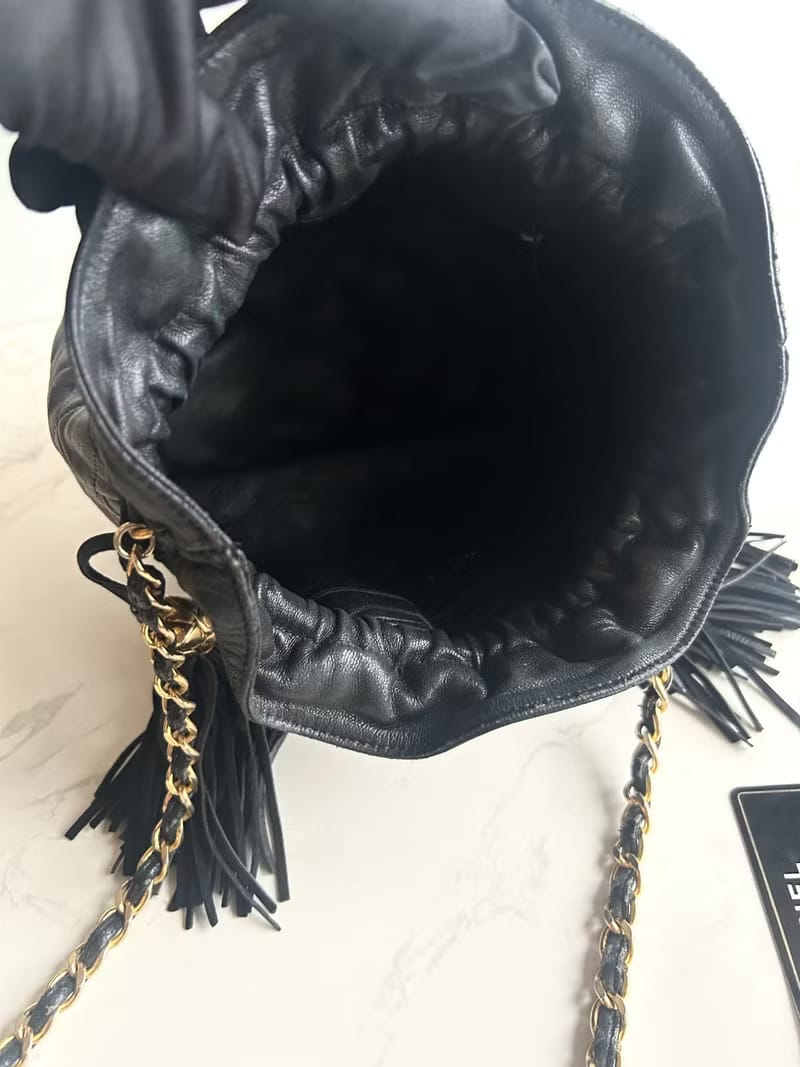 Chanel黑金Matelassé羊皮雙流蘇水桶包/側背包/單肩包/斜背包