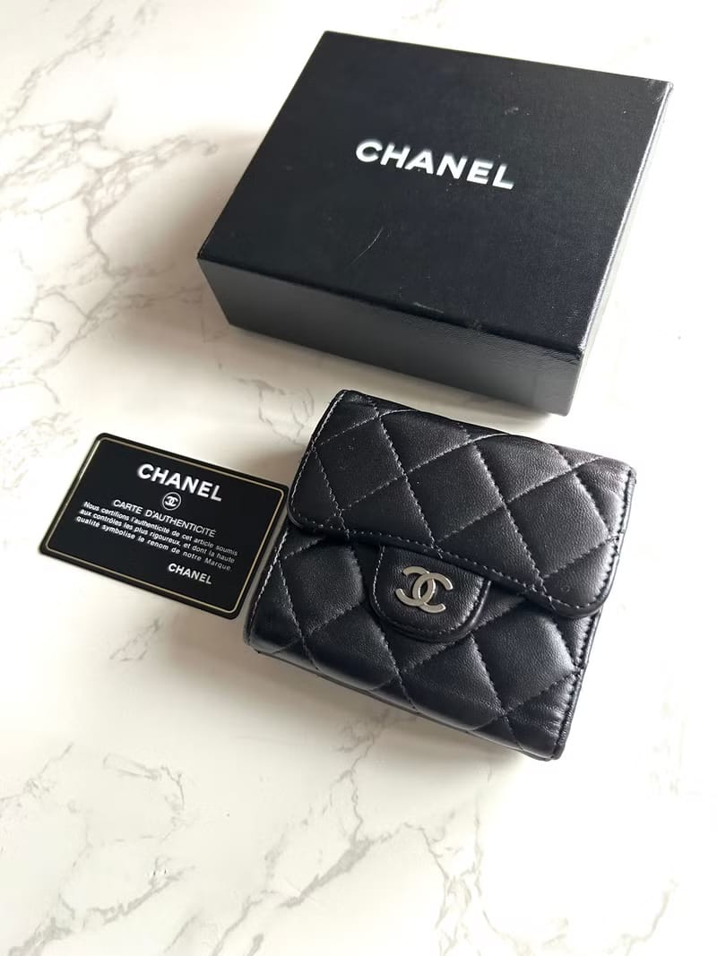 Chanel Double-Sided Black and Silver Lambskin Short Wallet/Wallet/Medium Wallet