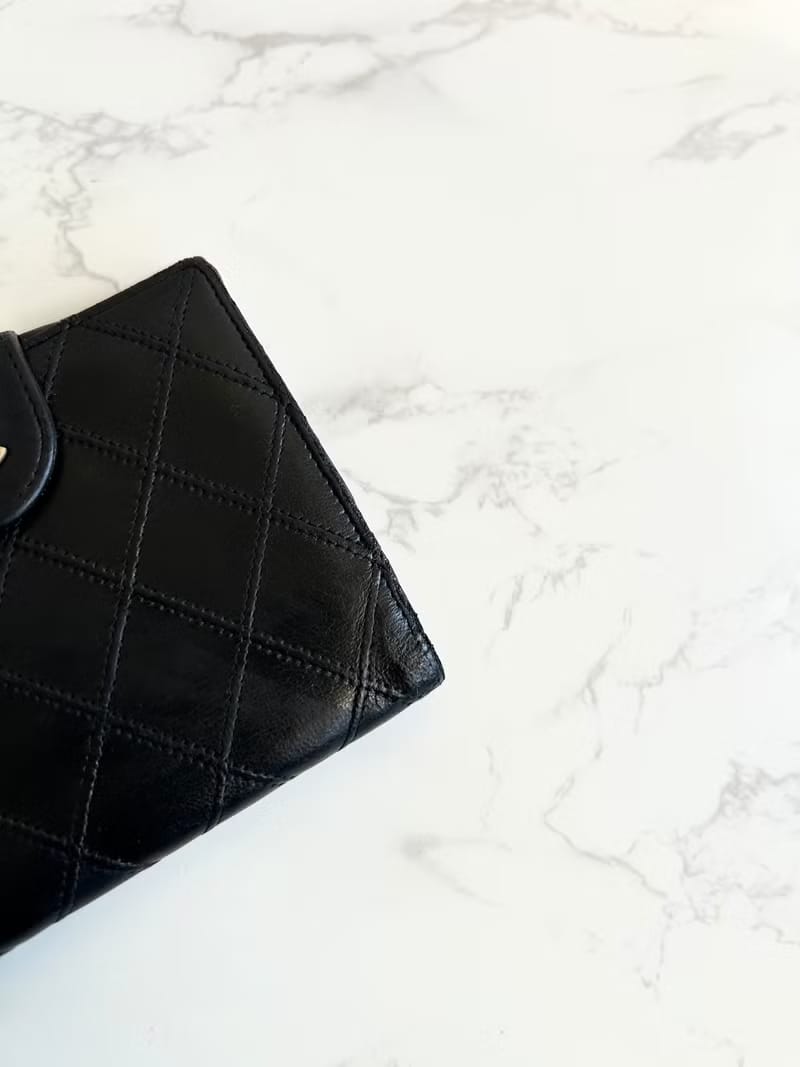 Chanel雙面小羊皮革黑色短夾/小銀包